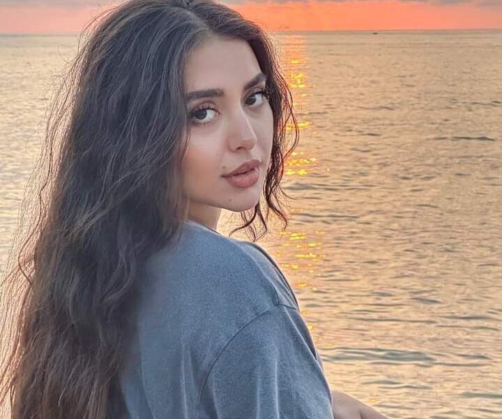 Lujain : Horny escort girl