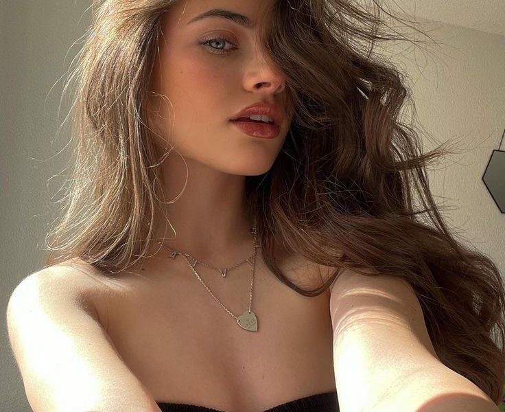 Chloe Bennett +971564438593