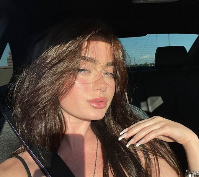 Chloe Bennett +971564438593