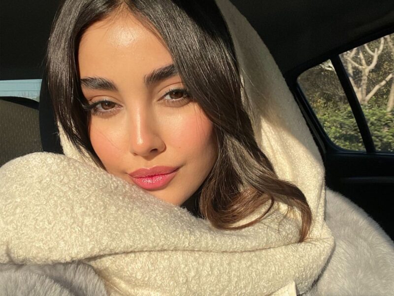 Kenza-Escort in Arabic